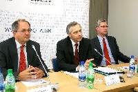 Pripravení odpovedať na otázky: (zľava) doc. Viliam Páleník, Ján Figeľ a Branislav Slyško.