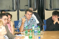 Jedným z diskutujúcich bol Jaroslav Vokoun (uprostred) z Ekonomického ústavu SAV.