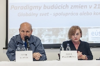 Zľava: Peter Staněk, Iveta Pauhofová