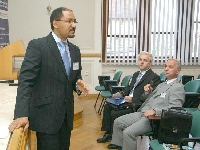 Moderátorom konferencie bol Menbere Workie Tiruneh, na snímke vpravo Miroslav Morovics a Milan Šikula. 
