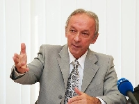Gestor projektu prof. Milan Šikula, riaditeľ Ekonomického ústavu SAV.
