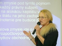Doc. Iveta Pauhofová počas svojej prezentácie.